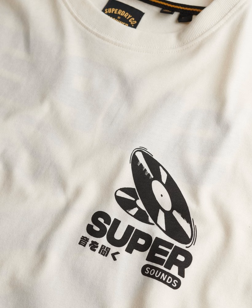 Oversized T-shirt van een platenlabel
