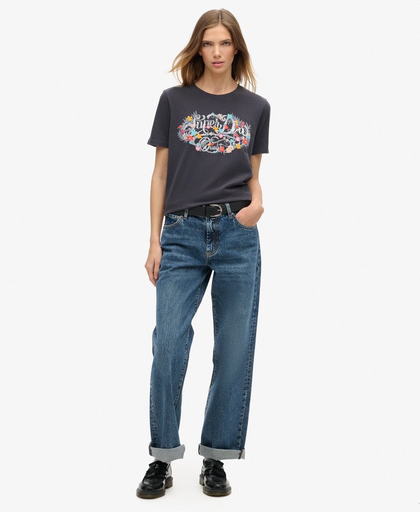 t-shirt met bloemenprint en opdruk in blackboard-stijl.