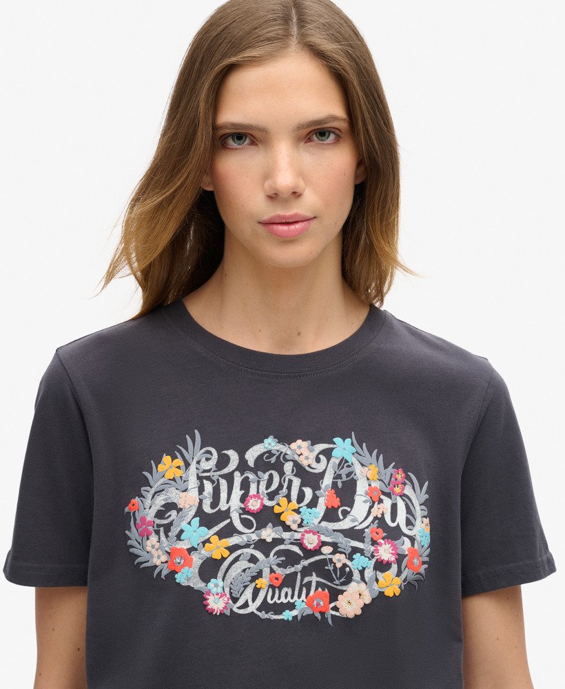 t-shirt met bloemenprint en opdruk in blackboard-stijl.