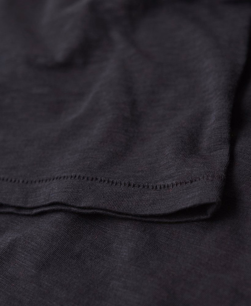 Geborduurd T-shirt met V-hals en slub-structuur