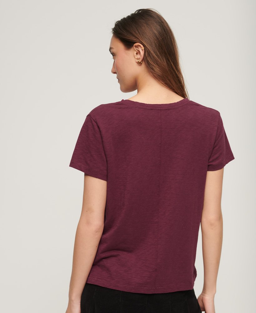geborduurd t-shirt met v-hals en slub-print in de kleur deep port.