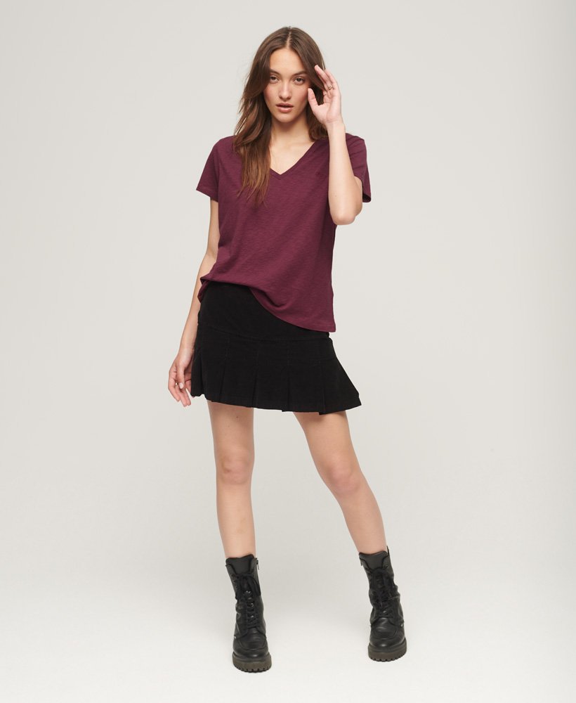 geborduurd t-shirt met v-hals en slub-print in de kleur deep port.