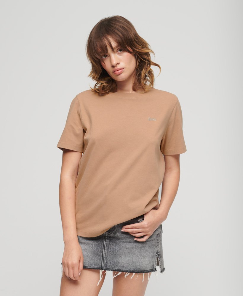 t-shirt van biologisch katoen met vintage logo en borduurwerk in pyramid sands brown