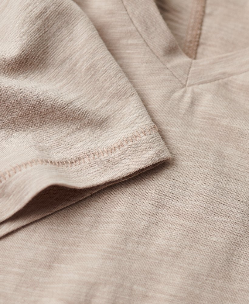 geborduurd t-shirt met v-hals en slub-print in stringbruin.