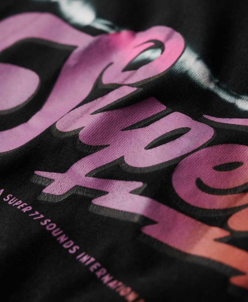 grafisch rockband t-shirt in zwart met tie-dye-effect.