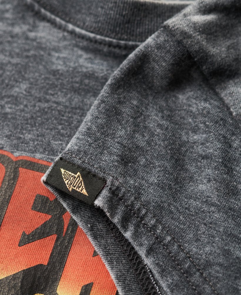 grafisch rockband t-shirt in gewassen gitzwart.