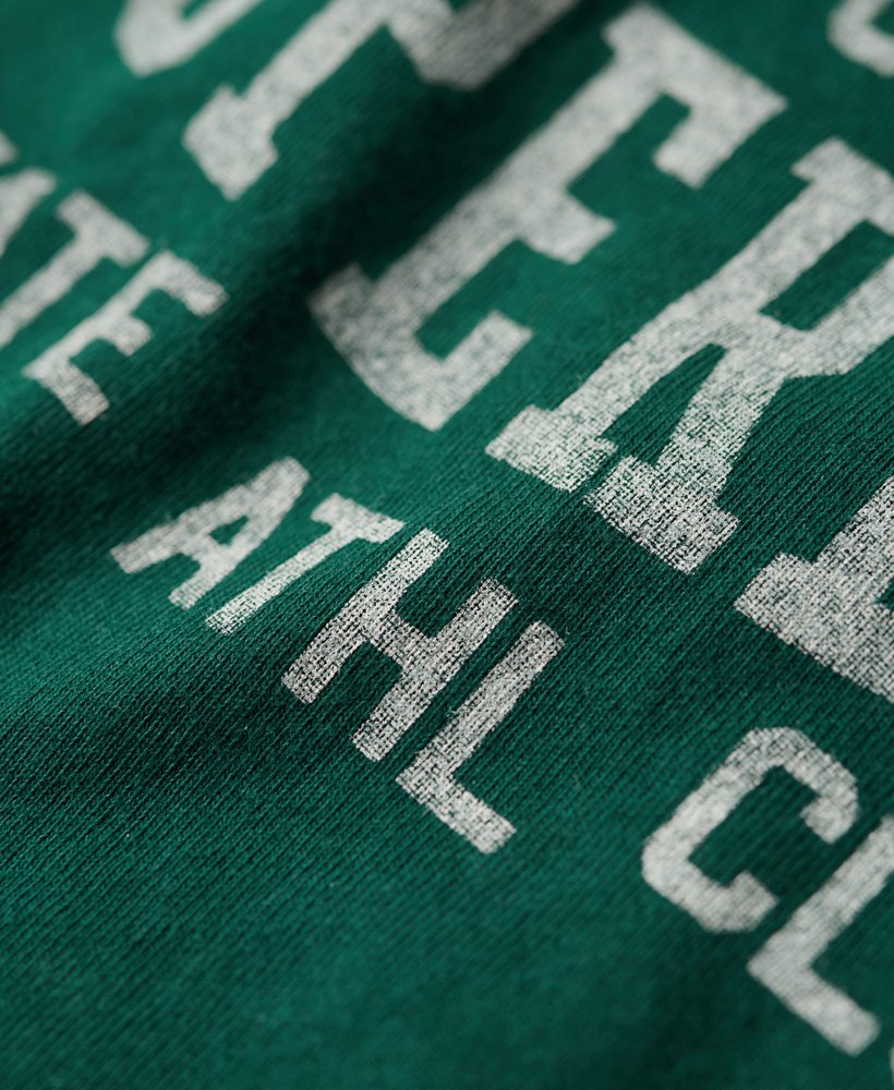athletic essentials graphic 90s t-shirt in donker dennengroen