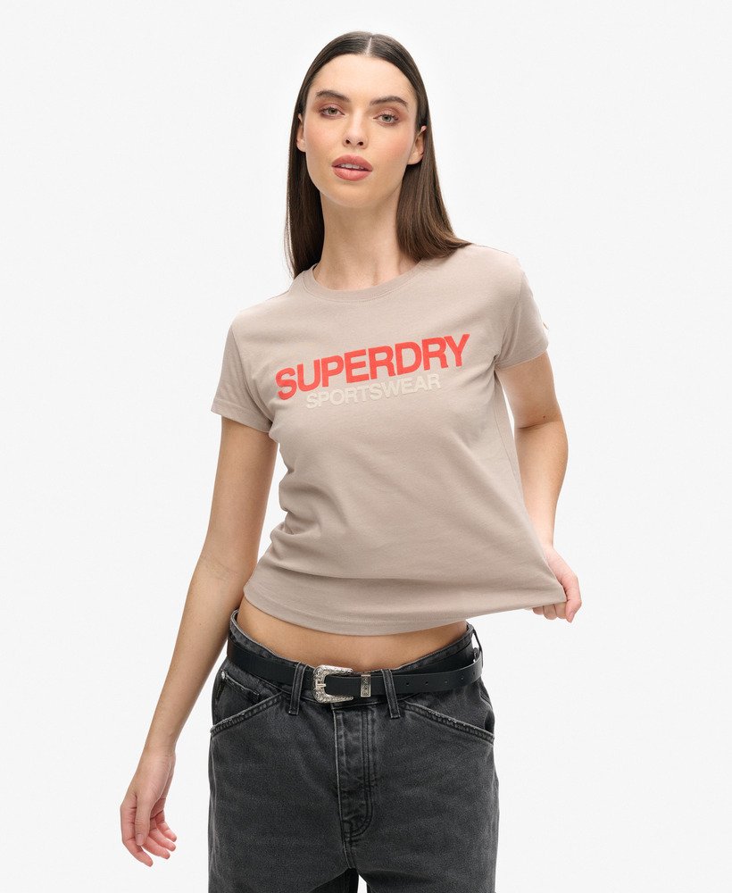 getailleerd t-shirt met sportlogo in diepbeige slubstof.