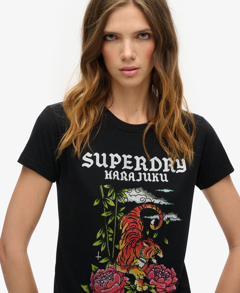 getailleerd t-shirt met tattoo- en strasssteentjesprint in zwart