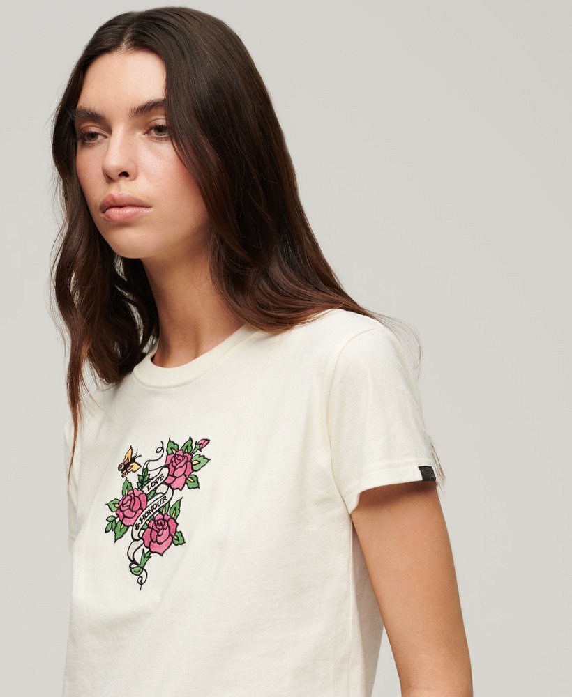 getailleerd t-shirt met tattoo-borduurwerk in crèmekleur.