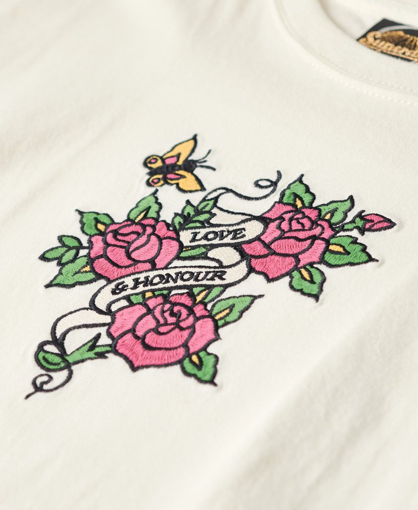 getailleerd t-shirt met tattoo-borduurwerk in crèmekleur.