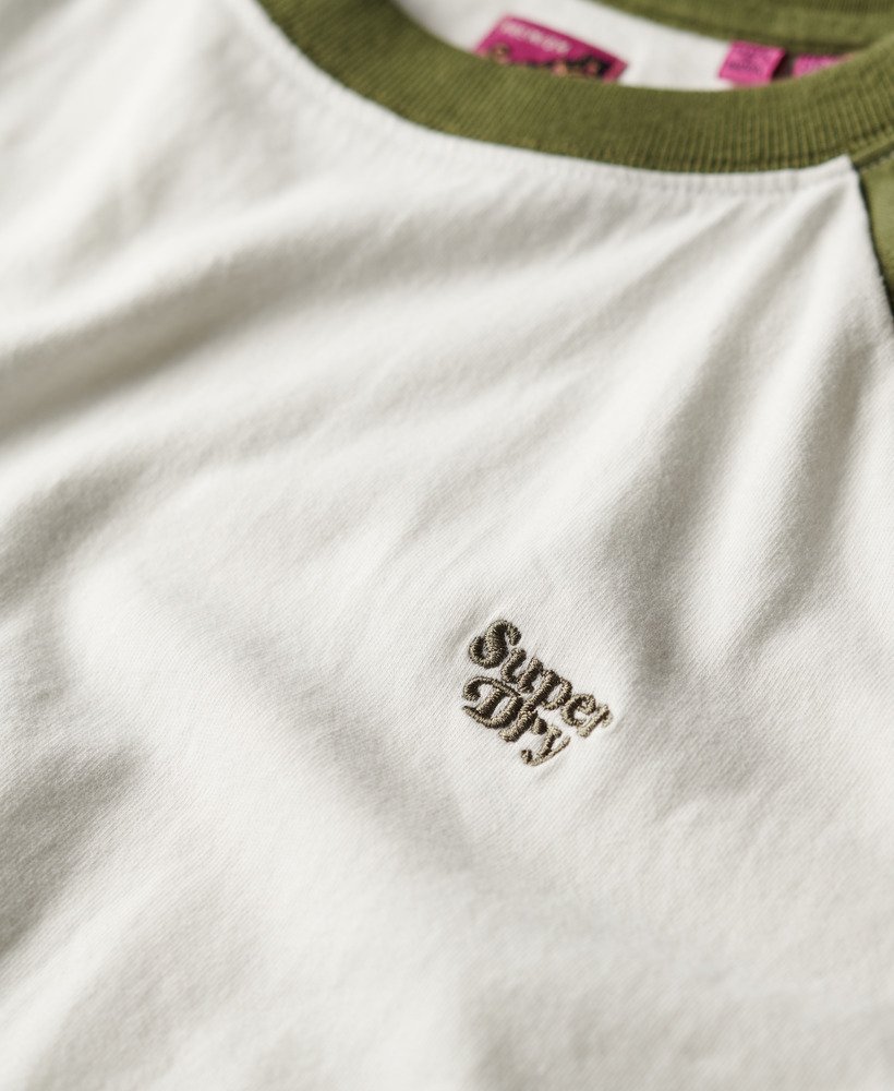 t-shirt met essential logo van biologisch katoen in olijfgroengebroken wit.