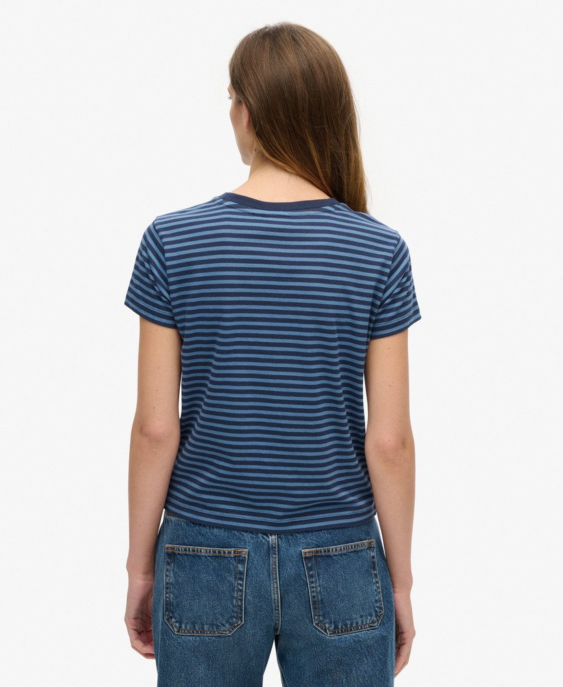 getailleerd t-shirt met essential logo-strepen in wedgewood bluerichest navy stripe