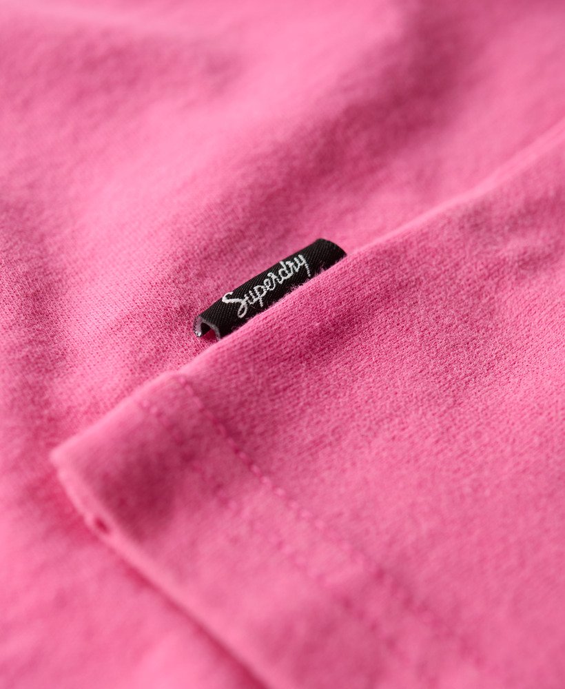 versierd punk t-shirt met korte mouwen in een lieflijke fuchsia roze kleur.