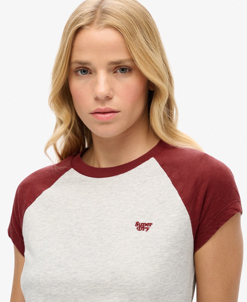 t-shirt met essential-logo en raglanmouwen van biologisch katoen in een rijke bordeauxrodegletsjergrijze kleur.