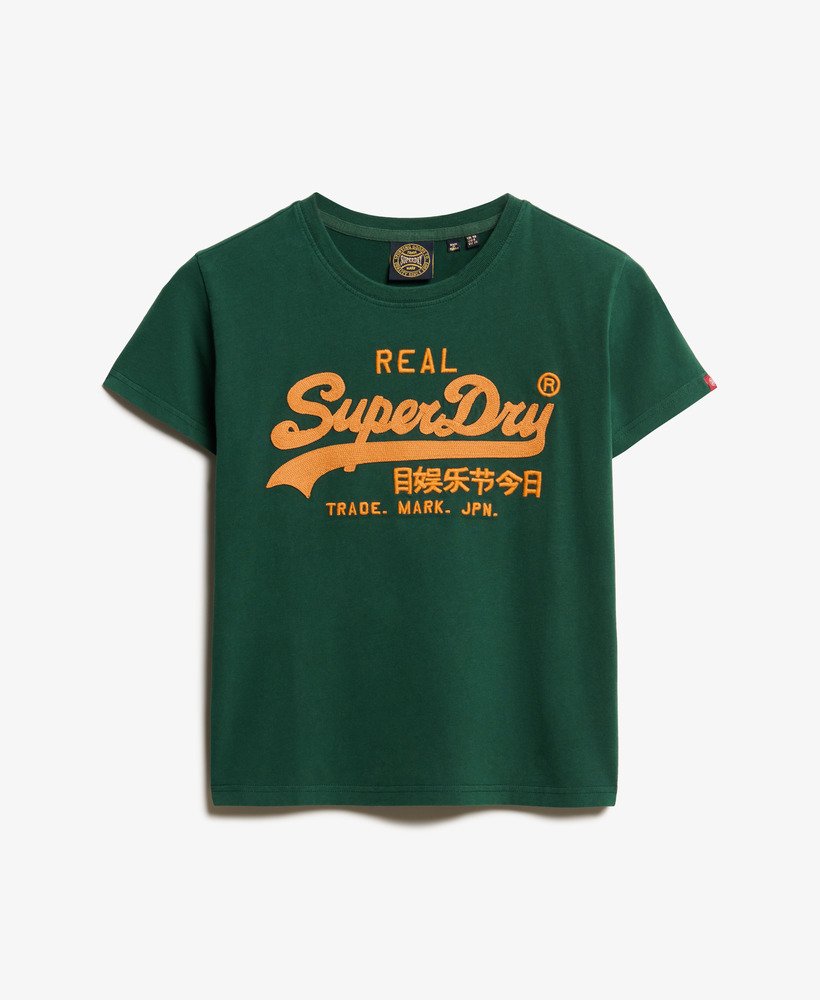 getailleerd t-shirt met geborduurd vintage logo in emailgroen.