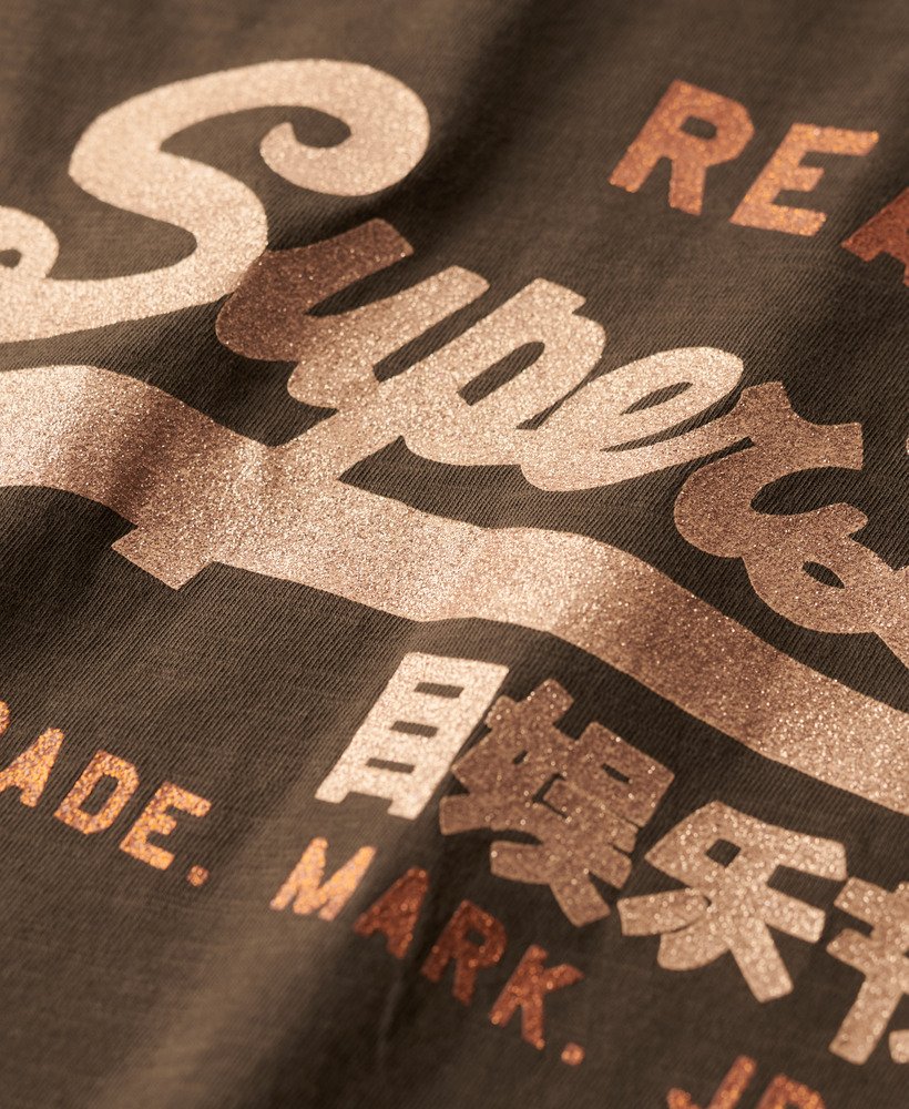 versierd vl graphic t-shirt in diep kaki groen met structuurverf.