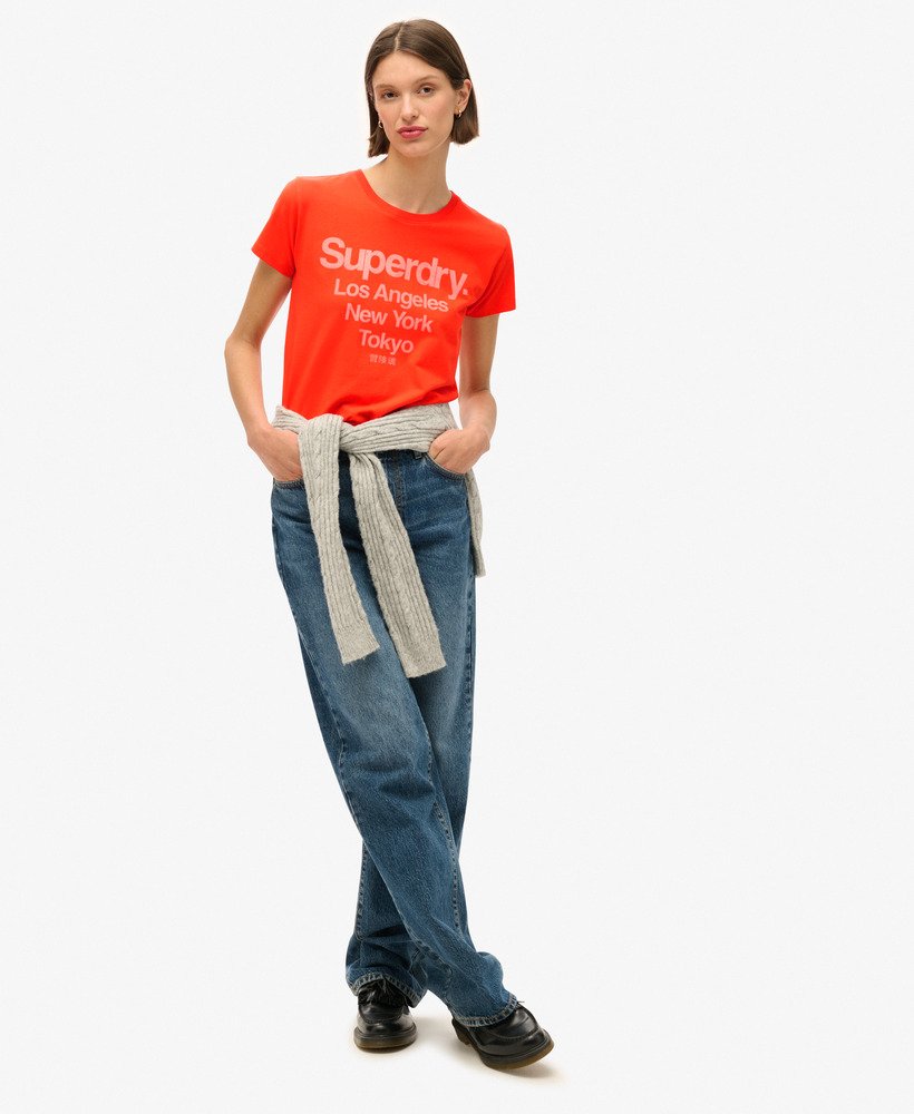 core logo city fitted t-shirt in volcanic coral