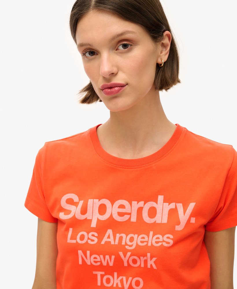 core logo city fitted t-shirt in volcanic coral