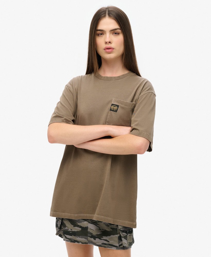 oversized t-shirt met contrasterende stiksels op de zak in gewassen morel brown.