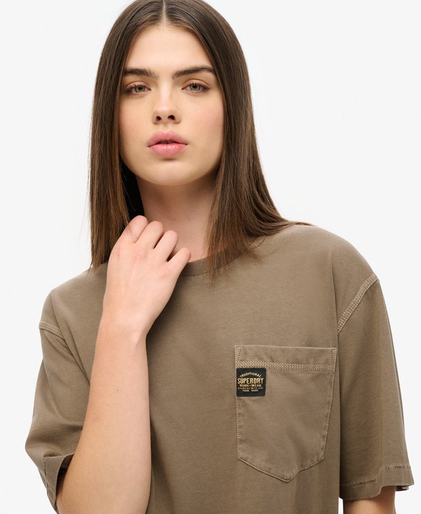 oversized t-shirt met contrasterende stiksels op de zak in gewassen morel brown.