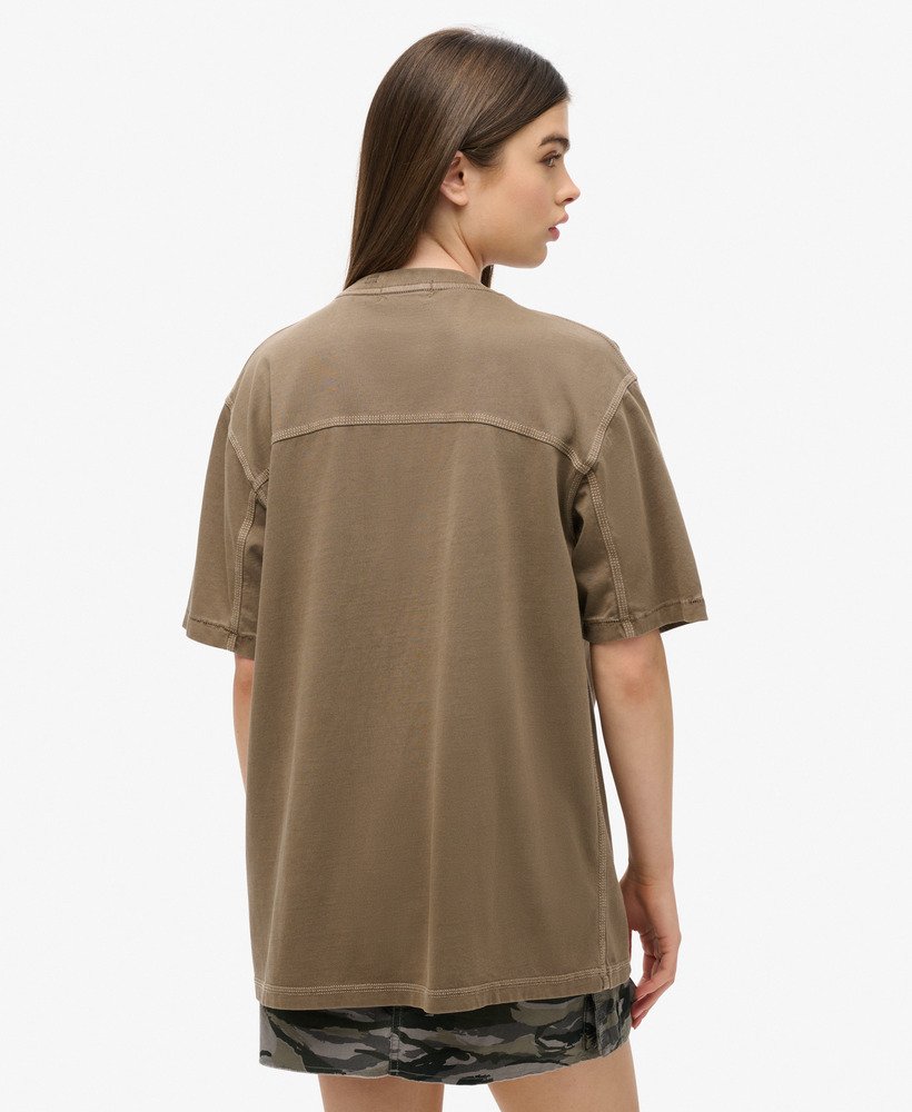 oversized t-shirt met contrasterende stiksels op de zak in gewassen morel brown.