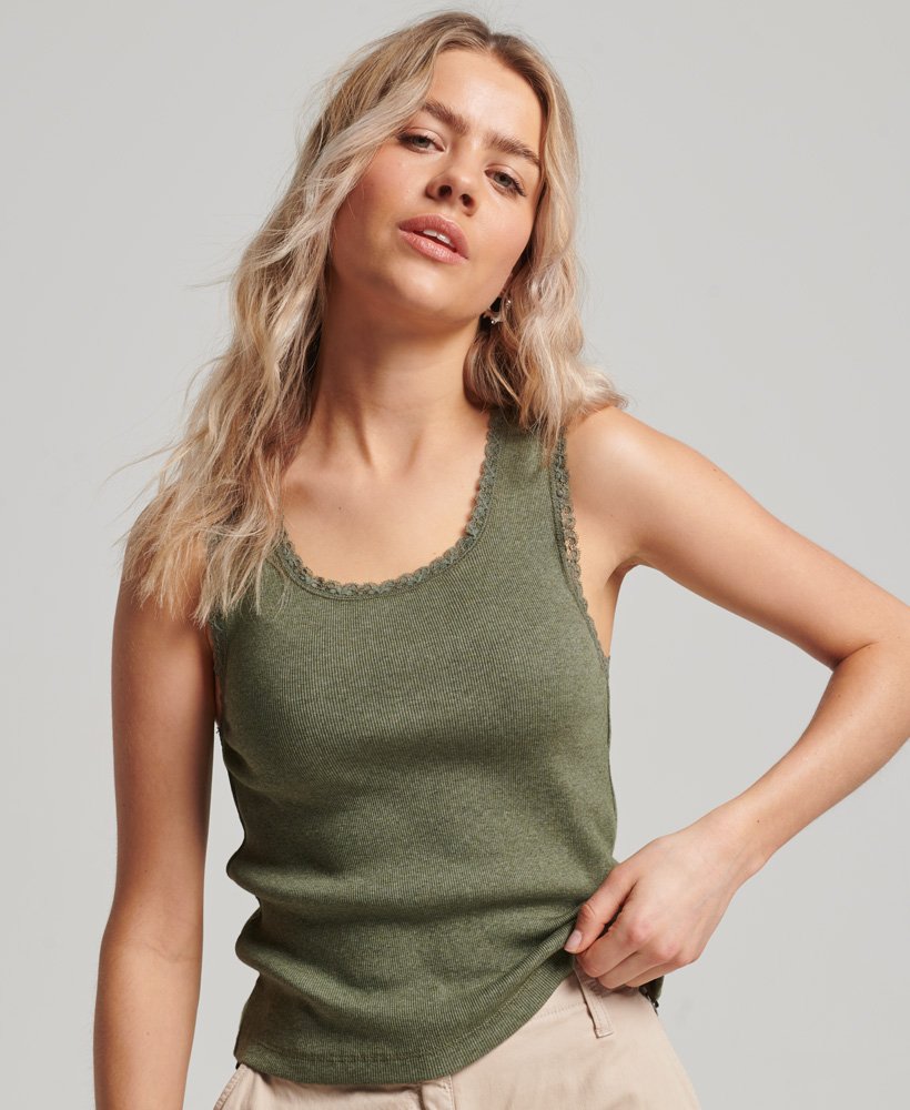 athletic essentials vesttop met kanten afwerking in stoffig olijfgroen
