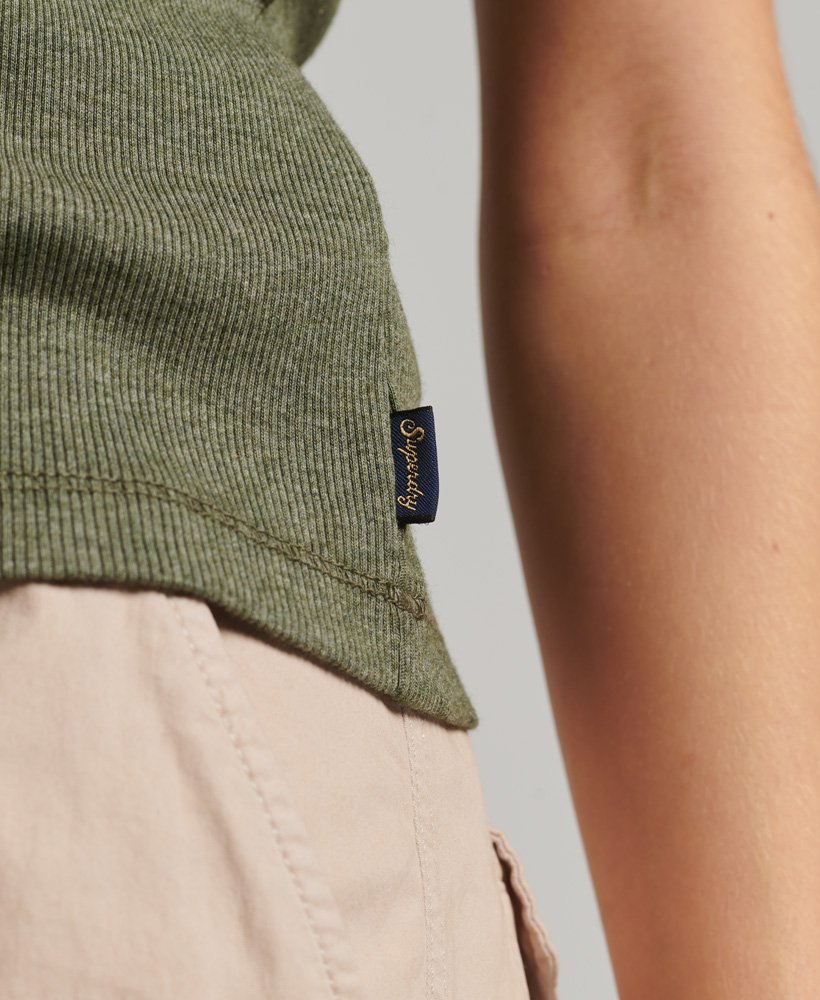 athletic essentials vesttop met kanten afwerking in stoffig olijfgroen