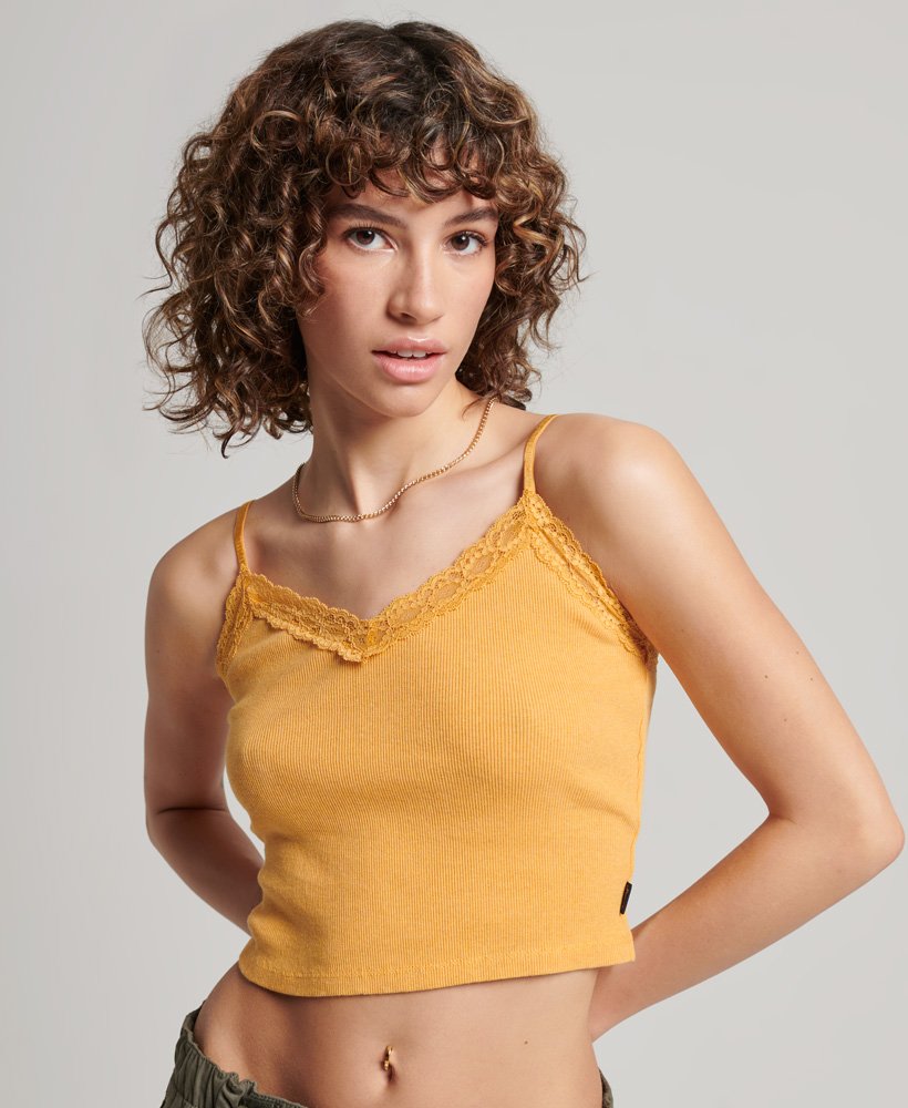 cami top met ribkantafwerking in okergeel gemêleerd