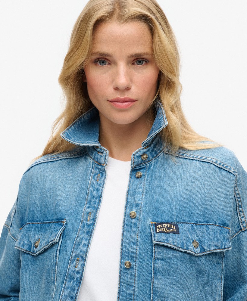 oversized denim shacket in antiekblauw
