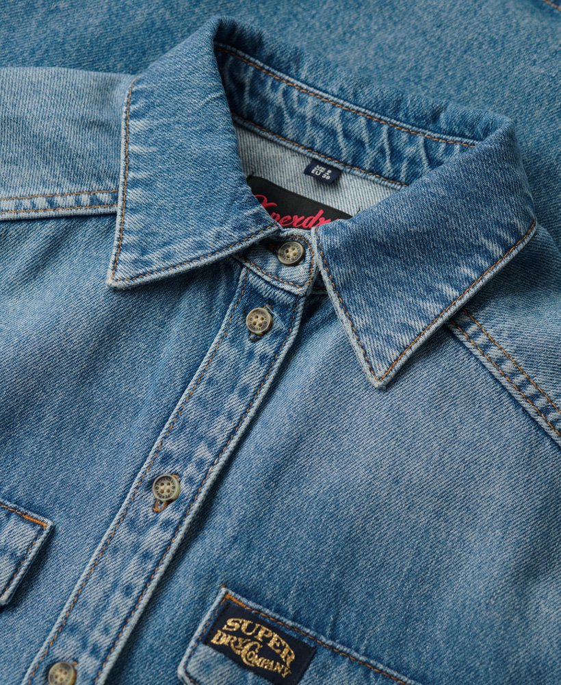 oversized denim shacket in antiekblauw