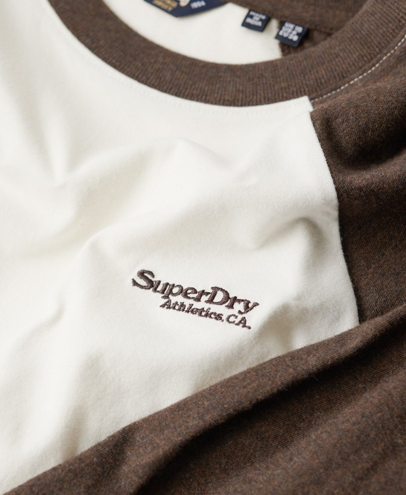 essential logo baseballshirt met lange mouwen in gebroken witdonker chocoladebruin gemêleerd