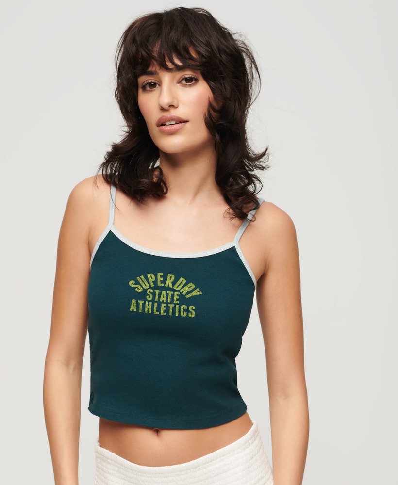 athletic essentials crop cami top in donker dennengroen