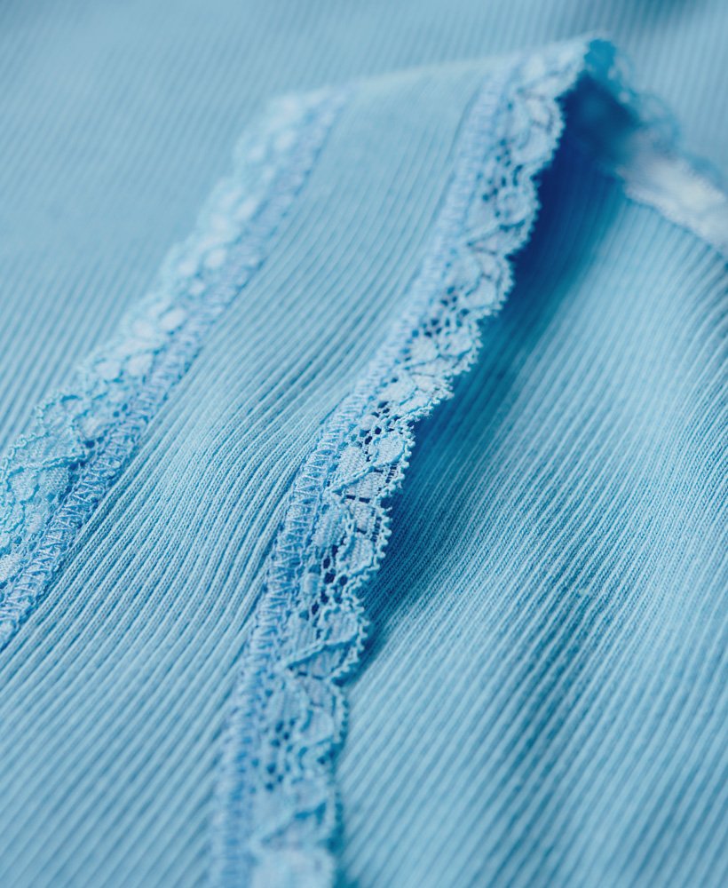 vintage vestje met kanten rand van athletic essentials in air blue
