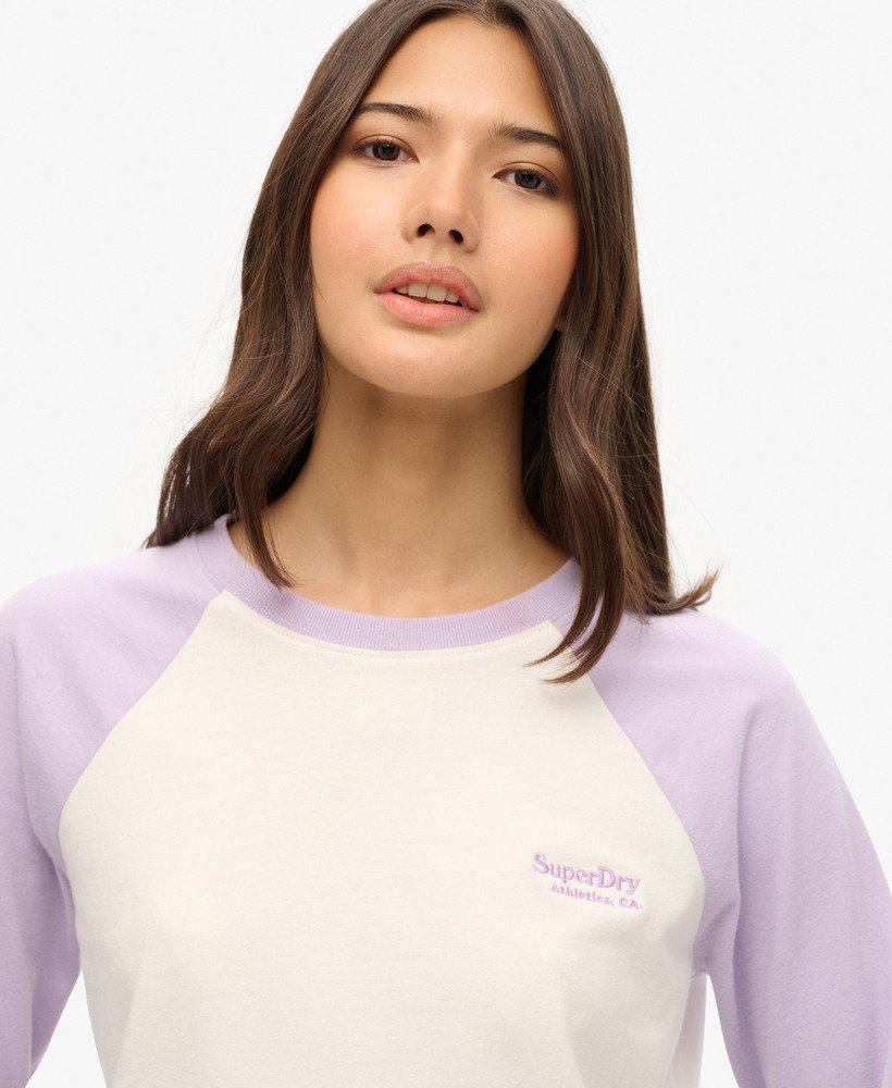 essential logo baseballshirt met lange mouwen in licht lavendelpaarsgebroken wit