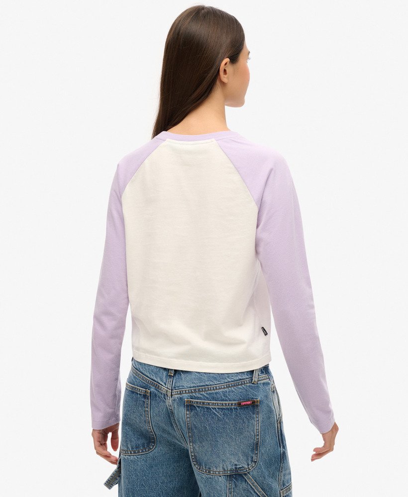 essential logo baseballshirt met lange mouwen in licht lavendelpaarsgebroken wit