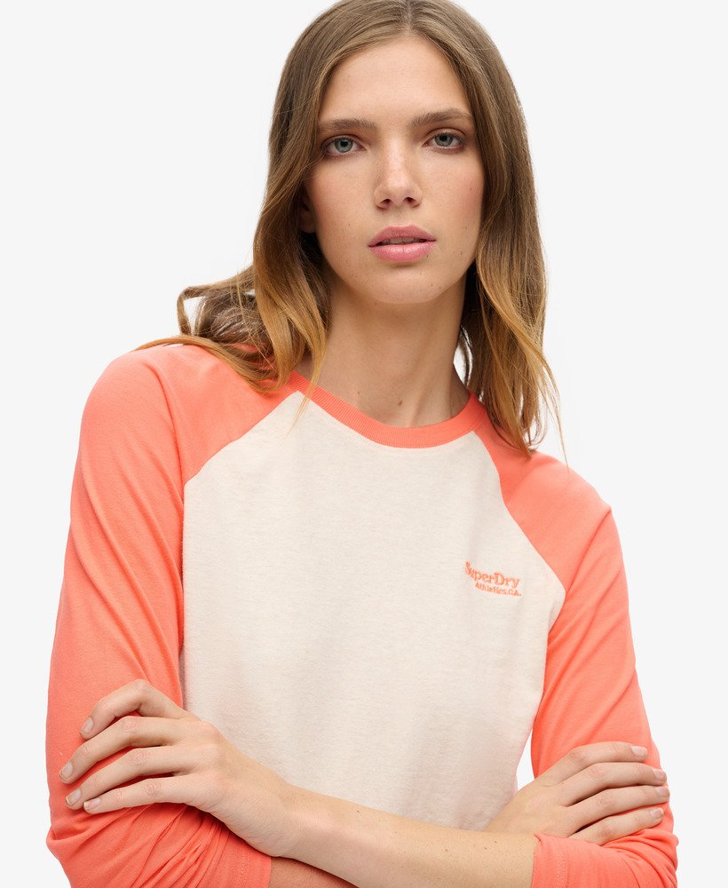 essential logo baseballtop met lange mouwen in fusion corallight oat marl