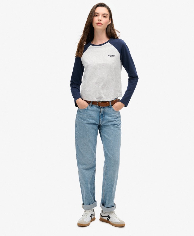 essential logo baseball top met lange mouwen in de kleur richest navyglacier grey marl.