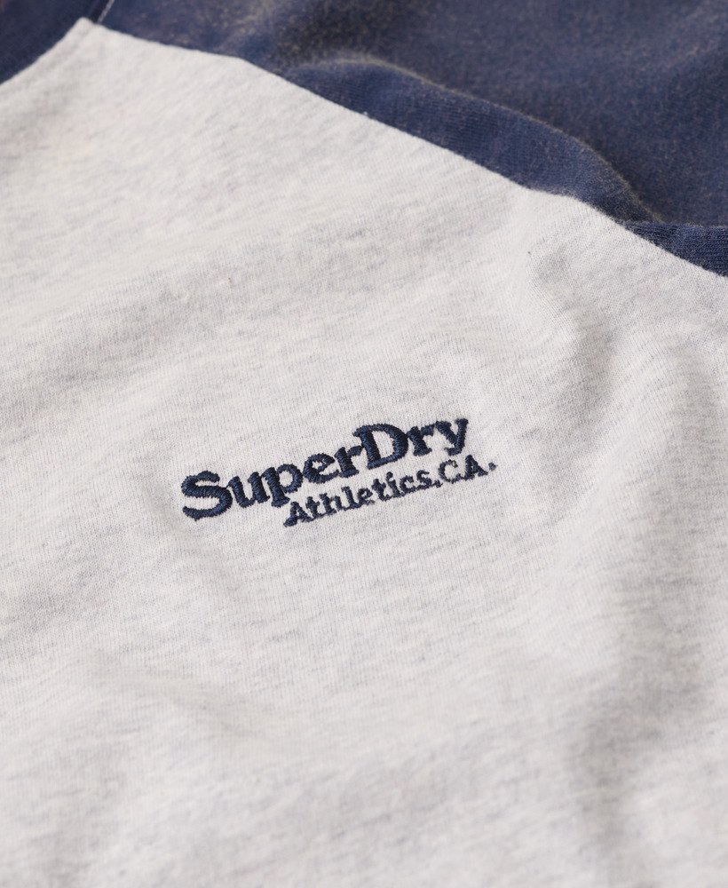 essential logo baseball top met lange mouwen in de kleur richest navyglacier grey marl.