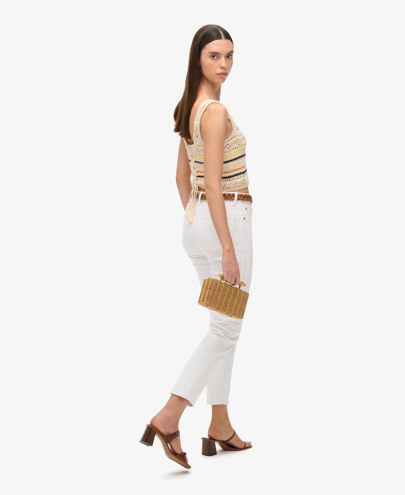 gehaakt cropped vestje met vetersluiting in botercrème ministreepjes