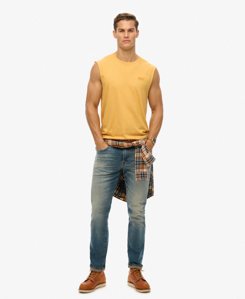 tanktop met essential logo van biologisch katoen in okergeel gemêleerd