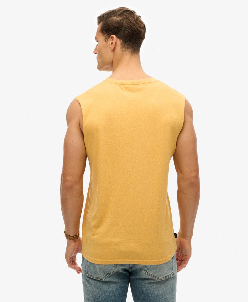 tanktop met essential logo van biologisch katoen in okergeel gemêleerd