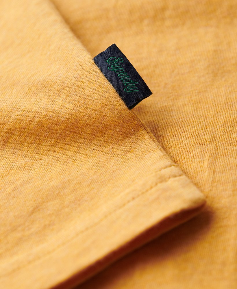 tanktop met essential logo van biologisch katoen in okergeel gemêleerd