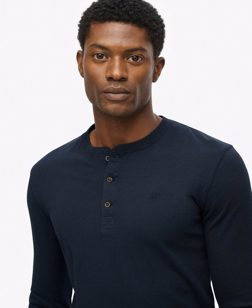 Klassieke, essentiële Henley-top