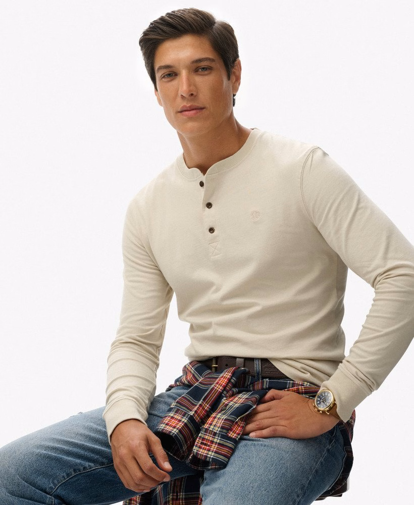Klassieke, essentiële Henley-top