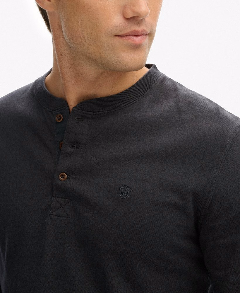 Klassieke, essentiële Henley-top