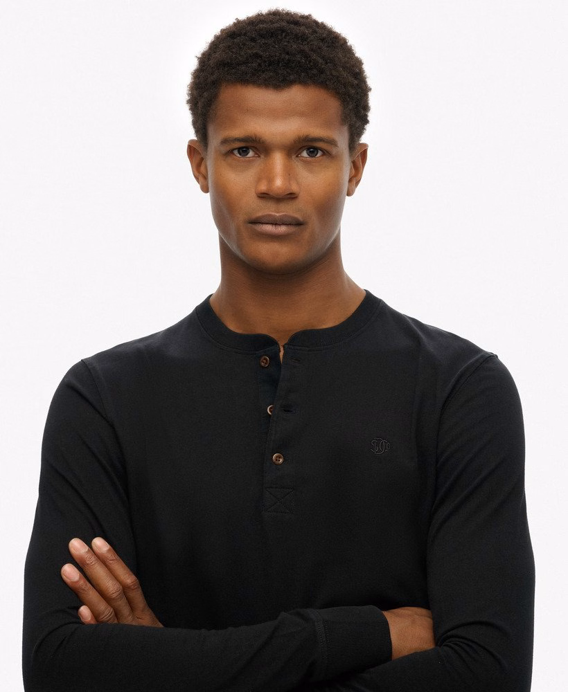 Klassieke, essentiële Henley-top