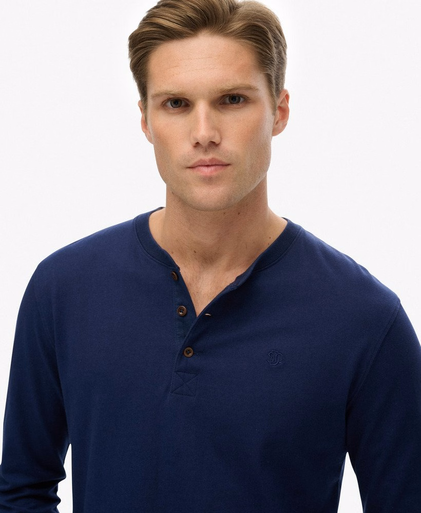 Klassieke, essentiële Henley-top