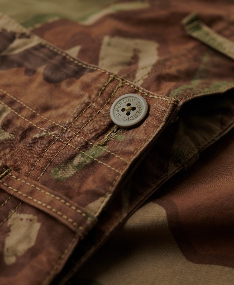 biologische katoenen baggy cargobroek met camouflageprint.