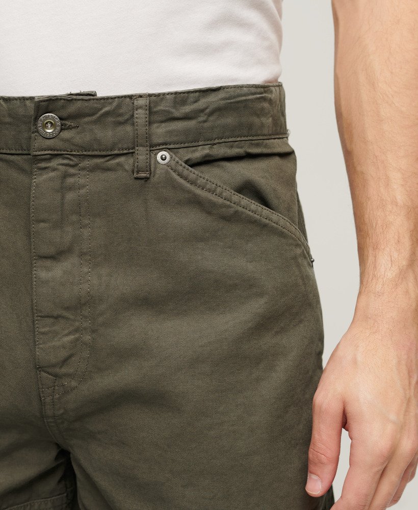 vintage timmermansbroek in dof bruin.